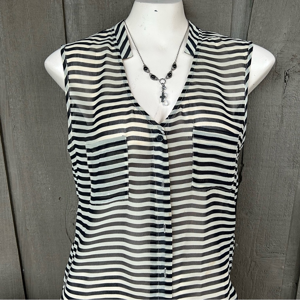 Sheer striped flat collar with pockets